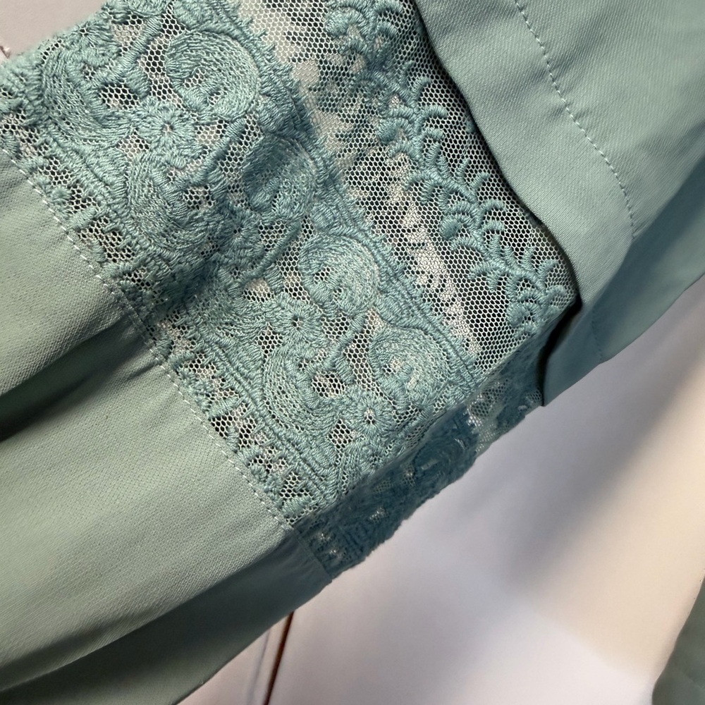 Romeo & Juliet elegant Green Women's Top small NwOT - Picture 6 of 6